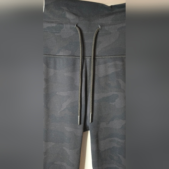 Vuori Daily Legging Black Camo Camouflage Women's Small - Picture 5 of 9